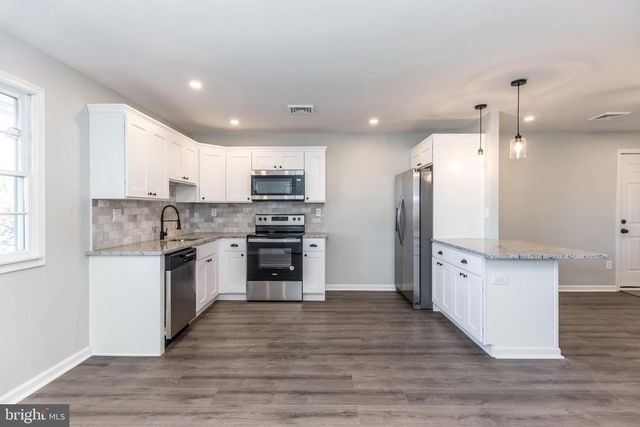 30 PRIMROSE LN, Levittown, PA 19054