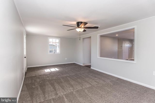 30 PRIMROSE LN, Levittown, PA 19054