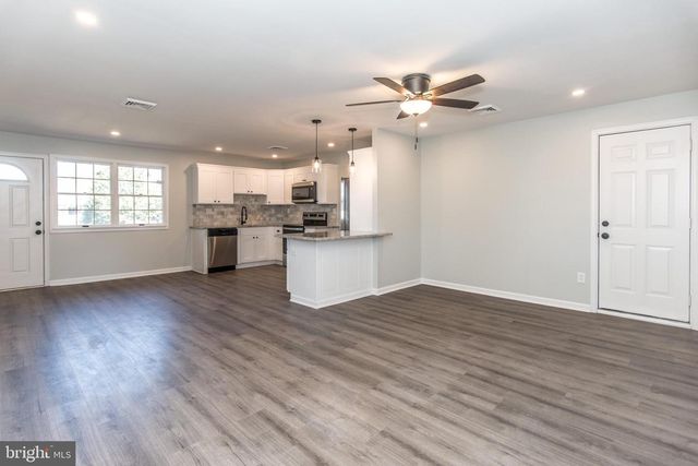 30 PRIMROSE LN, Levittown, PA 19054