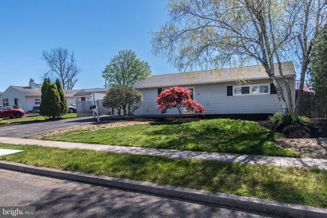 30 PRIMROSE LN, Levittown, PA 19054