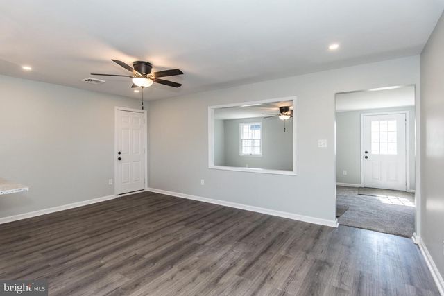 30 PRIMROSE LN, Levittown, PA 19054