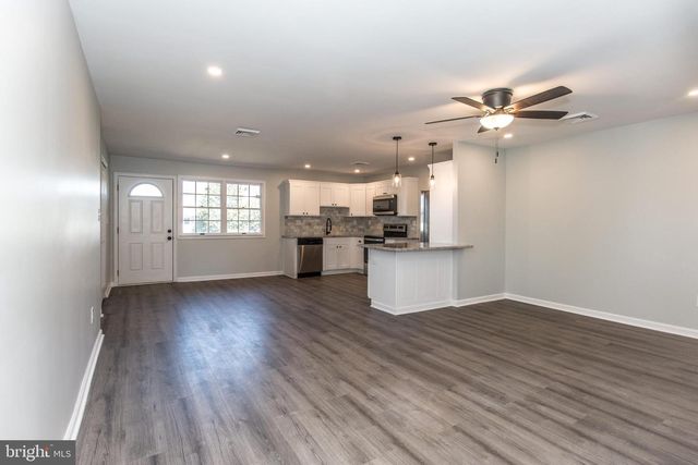 30 PRIMROSE LN, Levittown, PA 19054