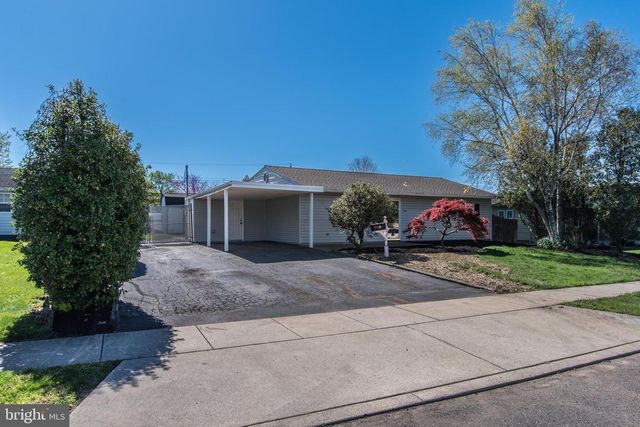 30 PRIMROSE LN, Levittown, PA 19054