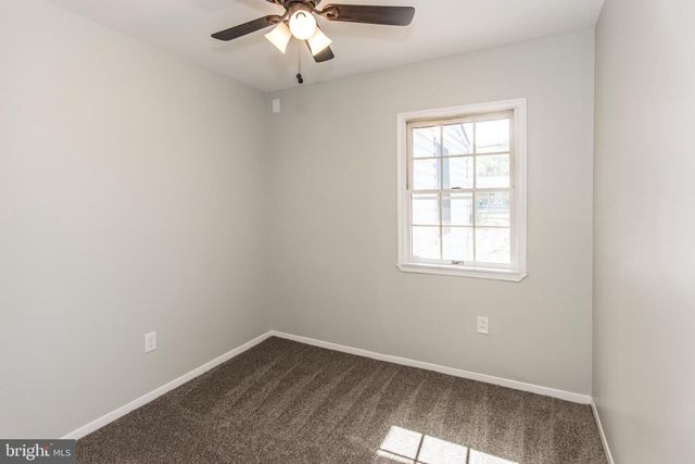 30 PRIMROSE LN, Levittown, PA 19054