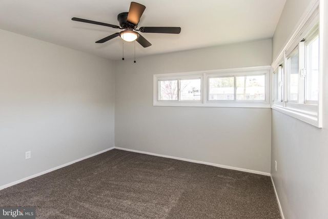 30 PRIMROSE LN, Levittown, PA 19054