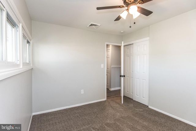 30 PRIMROSE LN, Levittown, PA 19054