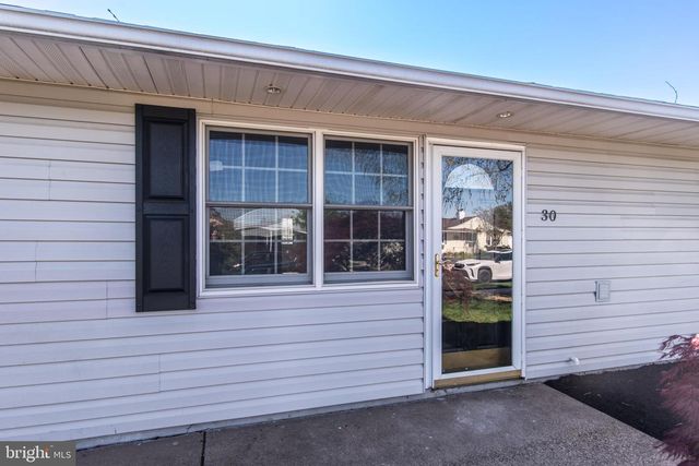 30 PRIMROSE LN, Levittown, PA 19054