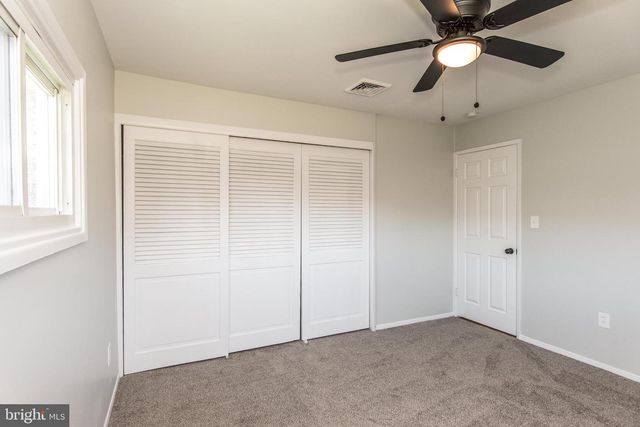 30 PRIMROSE LN, Levittown, PA 19054