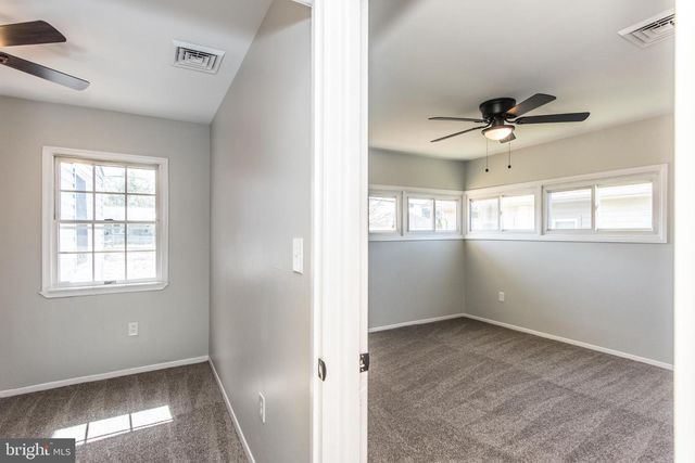 30 PRIMROSE LN, Levittown, PA 19054