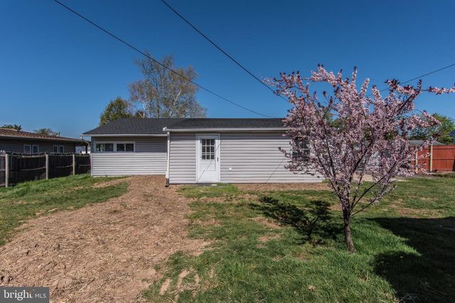 30 PRIMROSE LN, Levittown, PA 19054