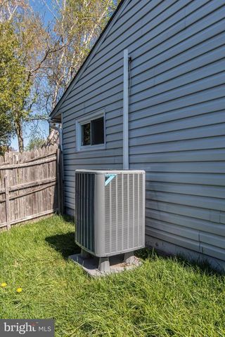 30 PRIMROSE LN, Levittown, PA 19054