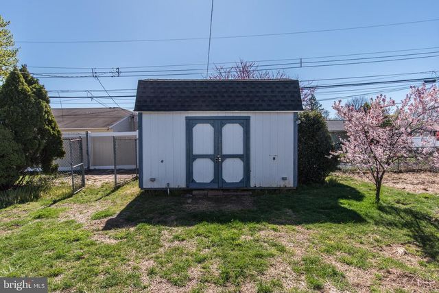 30 PRIMROSE LN, Levittown, PA 19054