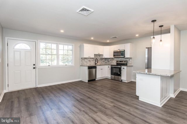 30 PRIMROSE LN, Levittown, PA 19054