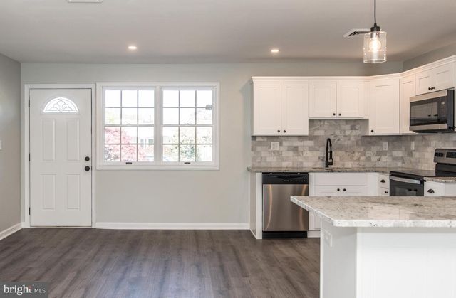 30 PRIMROSE LN, Levittown, PA 19054