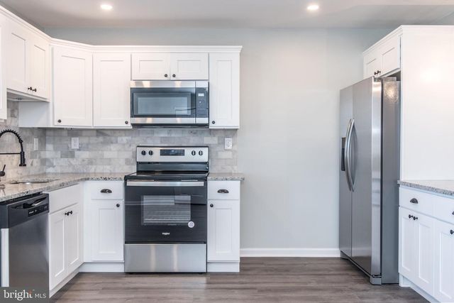 30 PRIMROSE LN, Levittown, PA 19054
