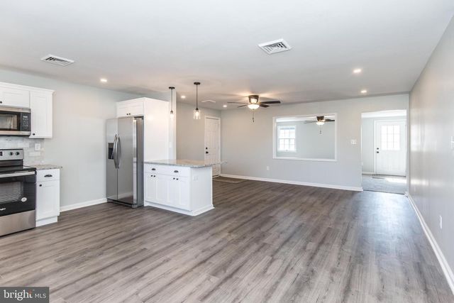 30 PRIMROSE LN, Levittown, PA 19054