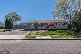 30 PRIMROSE LN, Levittown, PA 19054