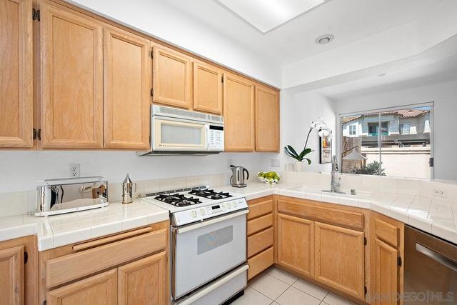 11382 Via Rancho San Diego D, El Cajon, CA 92019