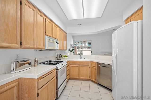 11382 Via Rancho San Diego D, El Cajon, CA 92019