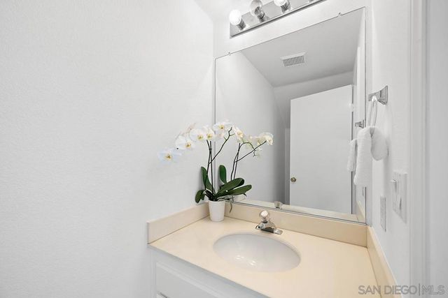 11382 Via Rancho San Diego D, El Cajon, CA 92019