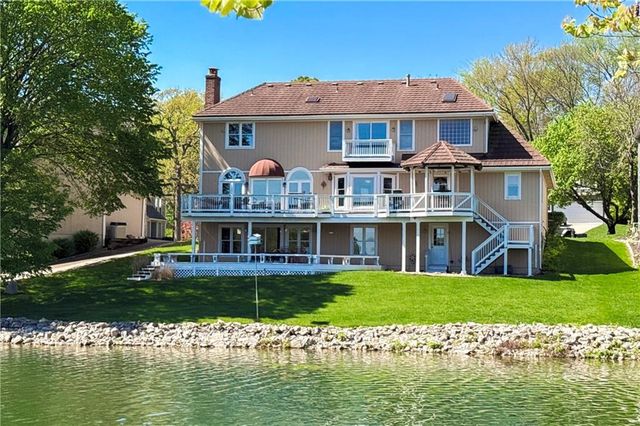 328 Warrington Court, Lee's Summit, MO 64064