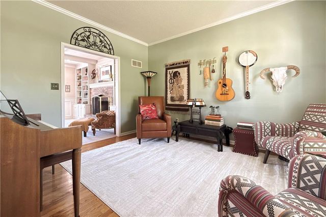 328 Warrington Court, Lee's Summit, MO 64064