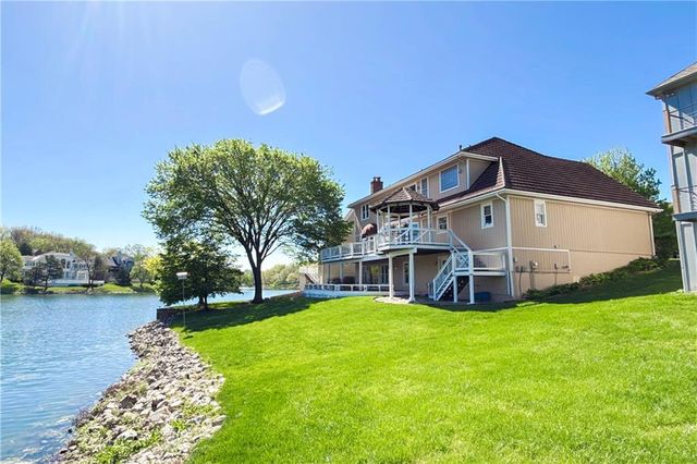 328 Warrington Court, Lee's Summit, MO 64064