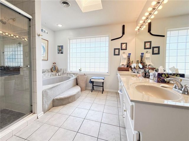 328 Warrington Court, Lee's Summit, MO 64064