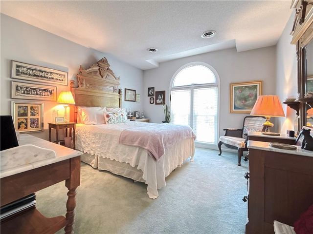 328 Warrington Court, Lee's Summit, MO 64064