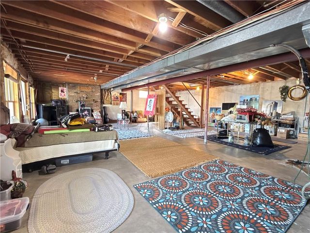 328 Warrington Court, Lee's Summit, MO 64064