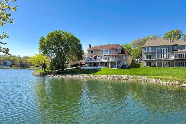 328 Warrington Court, Lee's Summit, MO 64064