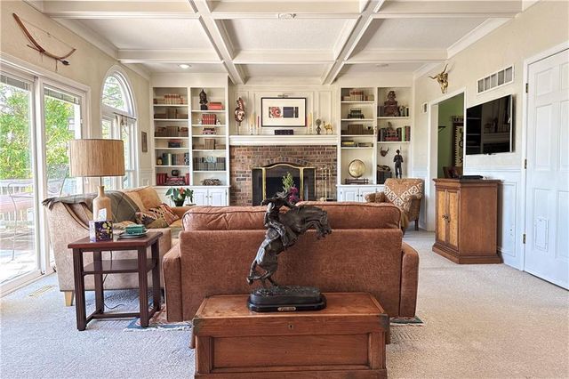 328 Warrington Court, Lee's Summit, MO 64064