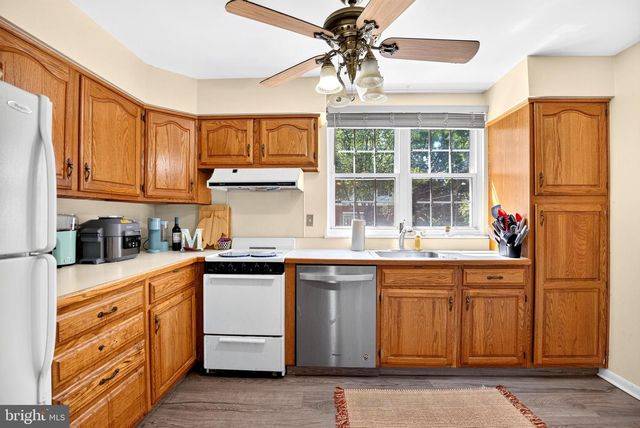 101 LAUREBA AVE, Stratford, NJ 08084