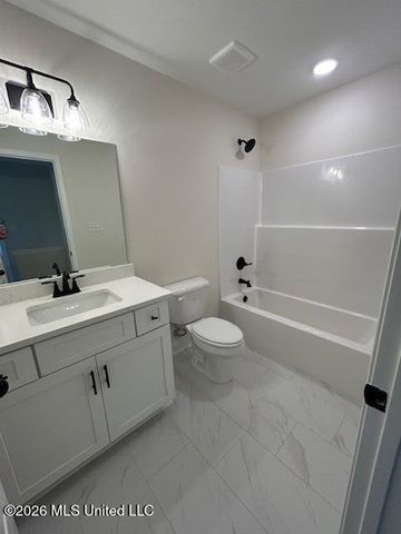 6039 Hickory Point Drive, Walls, MS 38680