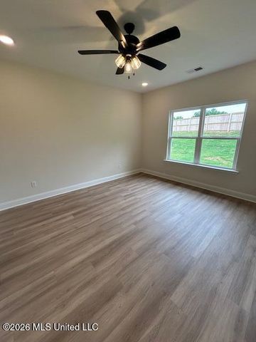6039 Hickory Point Drive, Walls, MS 38680