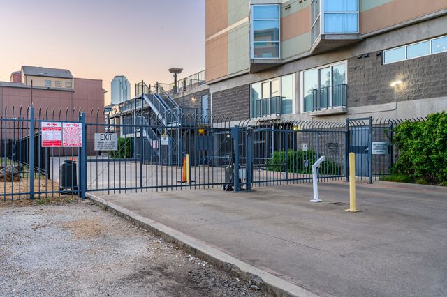 1001 Belleview Street 305, Dallas, TX 75215