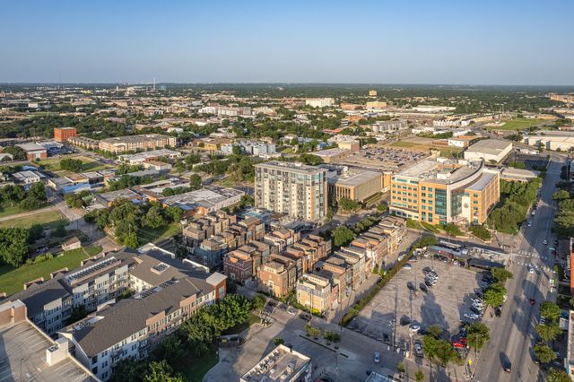 1001 Belleview Street 305, Dallas, TX 75215