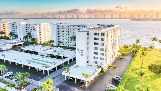 301 Lake Shore Drive 708, Lake Park, FL 33403