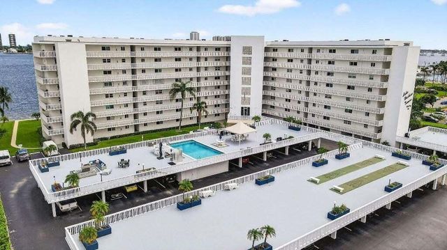 301 Lake Shore Drive 708, Lake Park, FL 33403