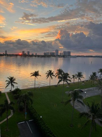 301 Lake Shore Drive 708, Lake Park, FL 33403