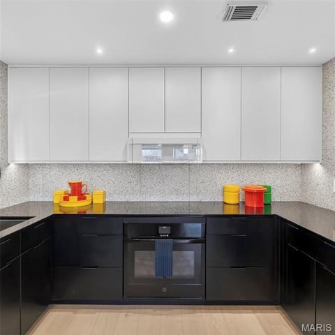 5567 Waterman Boulevard B, St Louis, MO 63112