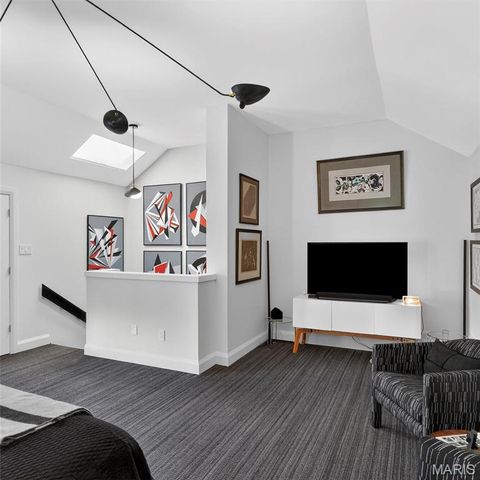 5567 Waterman Boulevard B, St Louis, MO 63112
