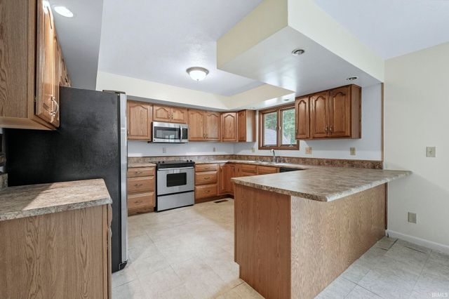 906 E 49Th Street, Marion, IN 46953