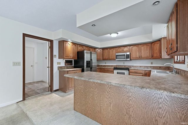 906 E 49Th Street, Marion, IN 46953