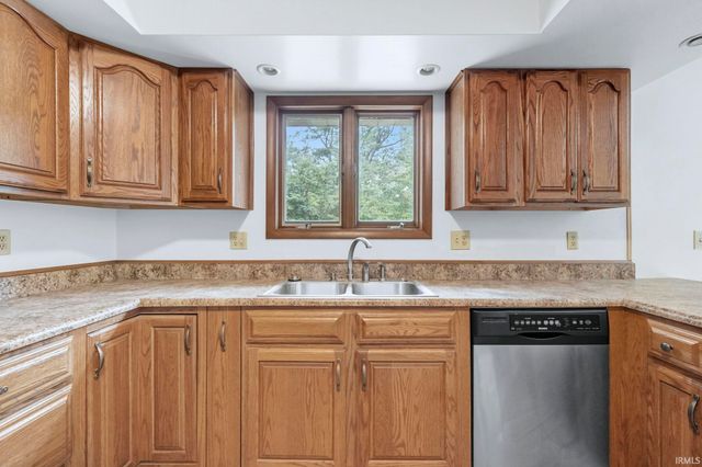 906 E 49Th Street, Marion, IN 46953