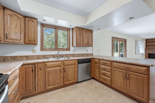 906 E 49Th Street, Marion, IN 46953