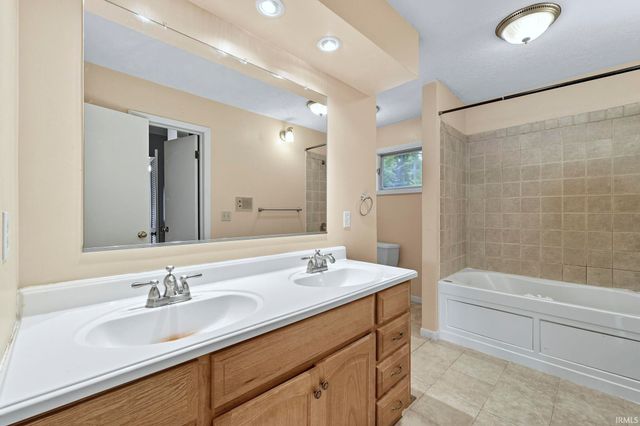 906 E 49Th Street, Marion, IN 46953