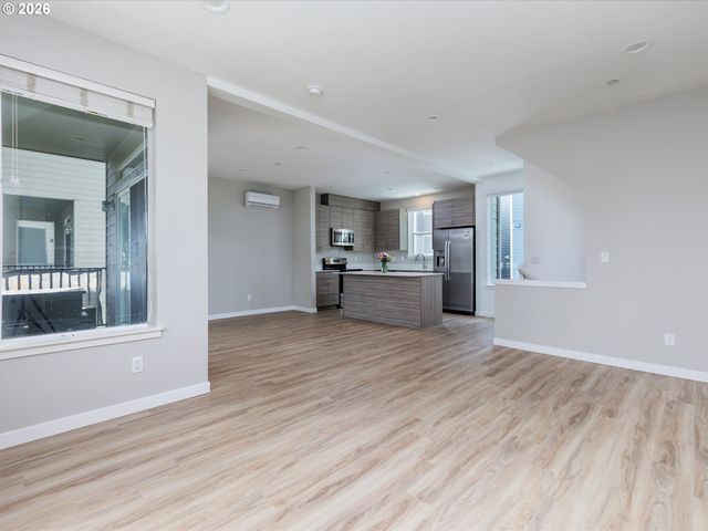 12661 Se LYDIA Ct, Portland, OR 97236