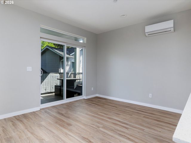 12661 Se LYDIA Ct, Portland, OR 97236