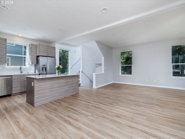 12661 Se LYDIA Ct, Portland, OR 97236